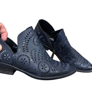 Anthropologie Veracruz Machida Blue Leather Ankle Booties Laser Cut-out Size 37